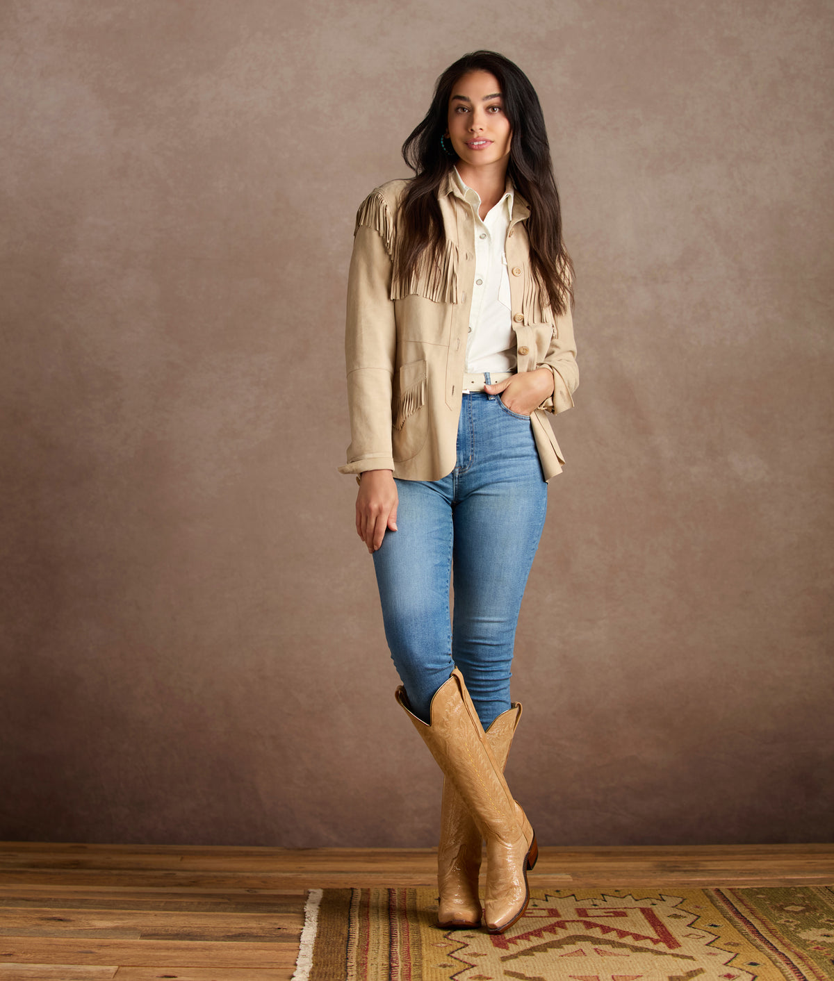 Priscilla Champagne Shimmer — lifestyle look 8