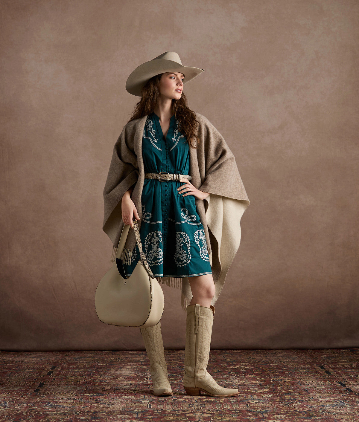 Priscilla Glitz Cream styled lifestyle photo 14