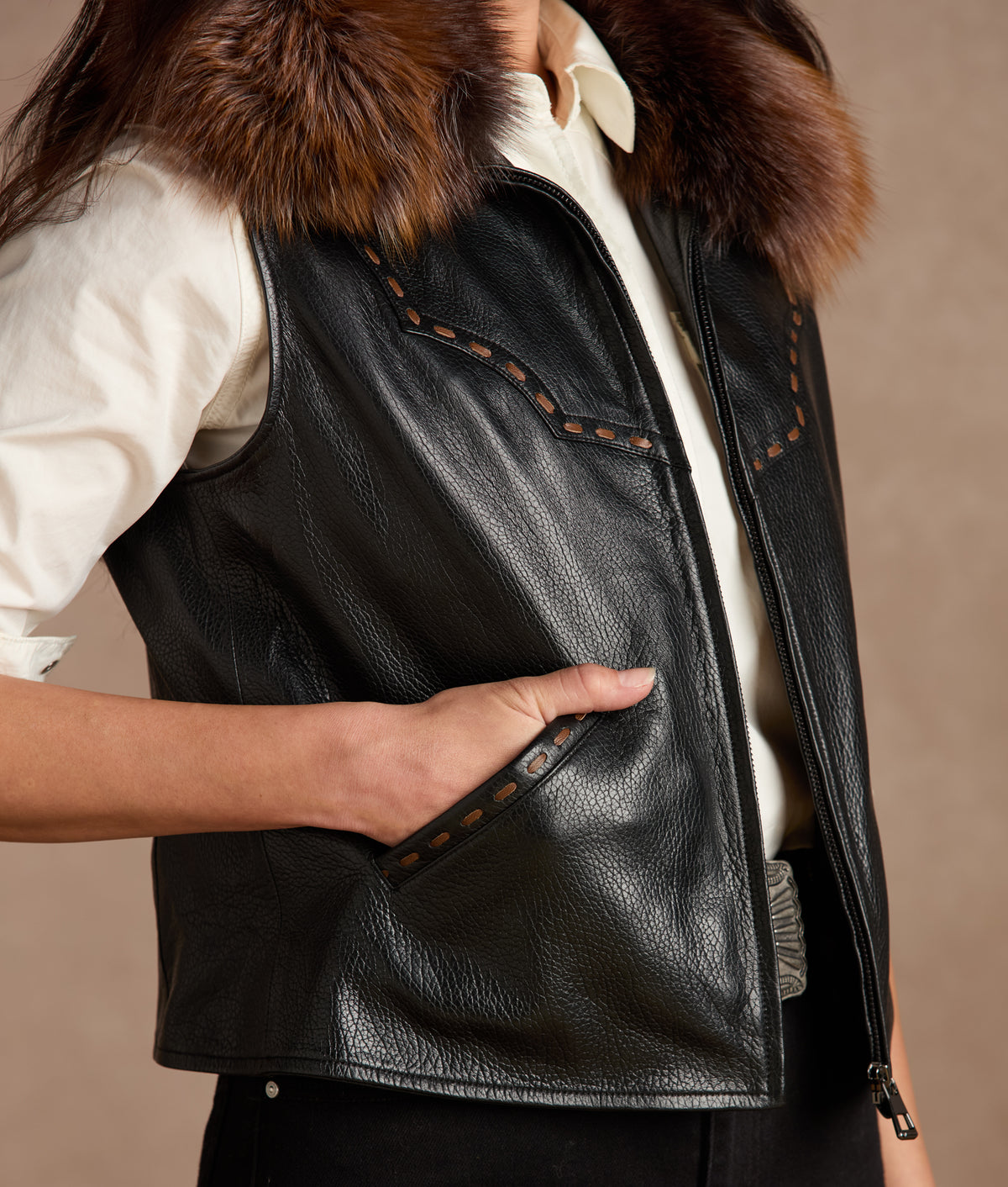Aspen Leather Vest With Fox Collar :: Black 4